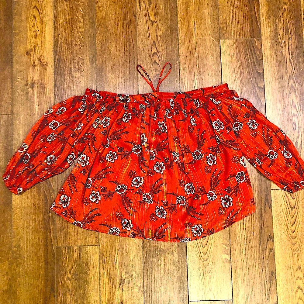 New with tags Ann Taylor Open Shoulder Long Sleeve Red Floral Blouse (Small)
